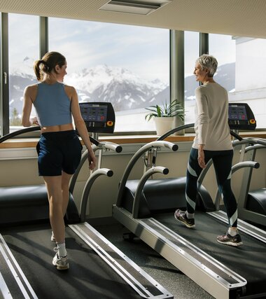 Sports World Fitness Center Frauen am Laufband | © Alpentherme Gastein/Paul Bauer